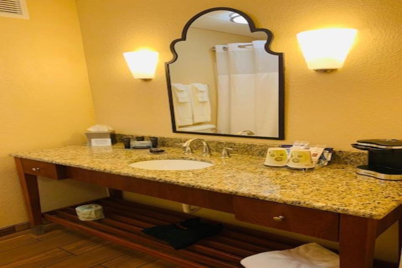 วินเกท บาย วินด์แฮม เอลกินส์ Hotel ภายนอก รูปภาพ